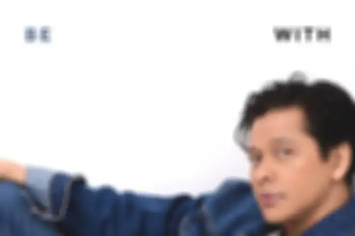 Armand Maulana kembali rilis single terbarunya berjudul 'Be With You' dengan video klip yang nyentrik.