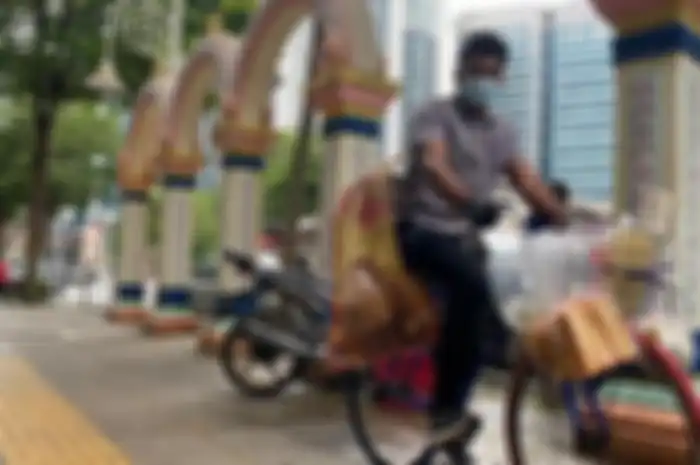 Lulusan Teknik mesin jual teh naik sepeda. 