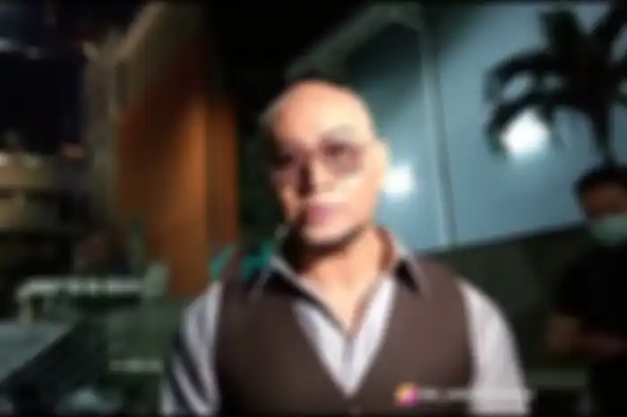  Ikut terseret-seret dalam percintaan Kalina Ocktaranny dan Vicky Prasetyo, Deddy Corbuzier langsung beri komentar tegas soal hubungan asmara sang mantan istri. 