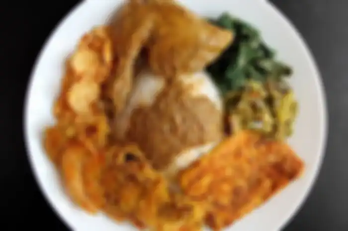 Dokter gizi ini mengungkap tata cara konsumsi nasi padang dengan kalori masuk tetap terjaga!