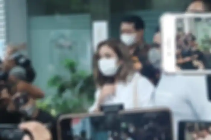 Artis Gisella Anastasia di Gedung Direktorat Reserse Kriminal Khusus PMJ, Selasa (17/11/2020). Polda Metro Jaya telah merampungkan berkas perkara penyebar video syur mirip Gisella Anastasia atau Gisel dengan tersangka berinisial PP dan MN. 