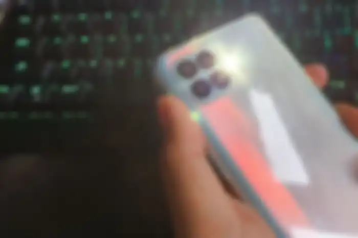 Cara Menyalakan senter tercepat di Oppo Reno4 F
