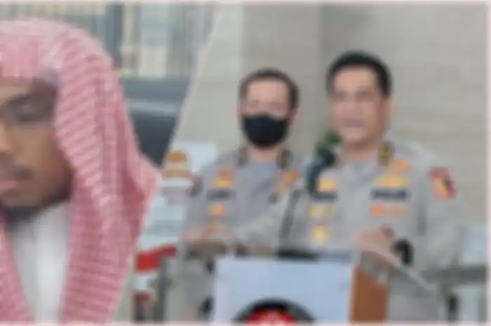Kepala Divisi Humas Mabes Polri Irjen Argo Yuwono (tengah) di Gedung Bareskrim, Jakarta Selatan, Rabu (15/7/2020).