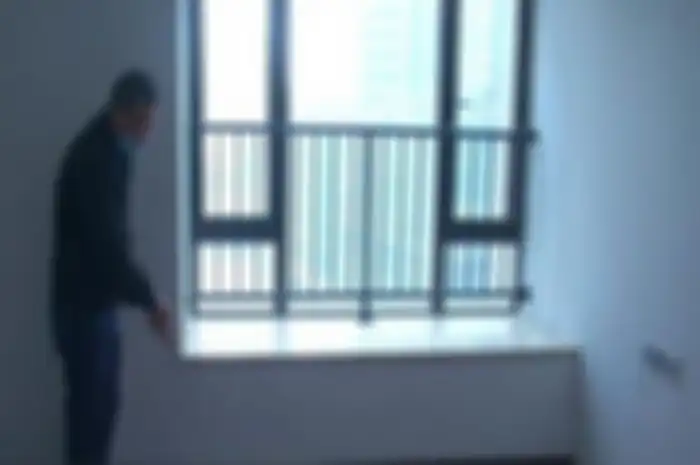 Beli Rumah Rp 12,8 Miliar Tapi Tak Ditempati, pria bermarga Wu datang untuk memeriksa rumahnya setelah tiiga tahun tak ditempati, dia menemukan hal yang tak terduga di dalamnya. 