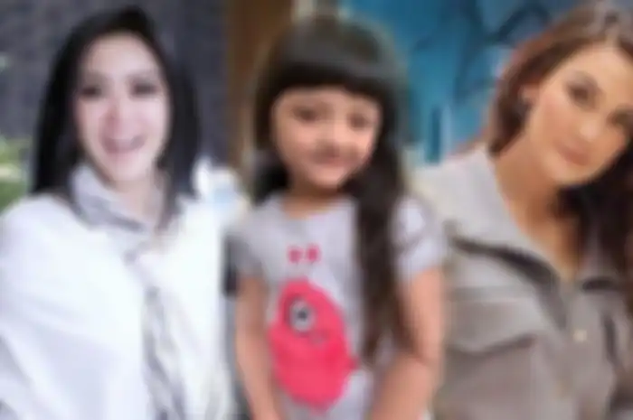 Ekspresi Arsy Hermansyah saat bertemu dengan Syahrini dan Luna Maya, kelihatan sangat berbeda.
