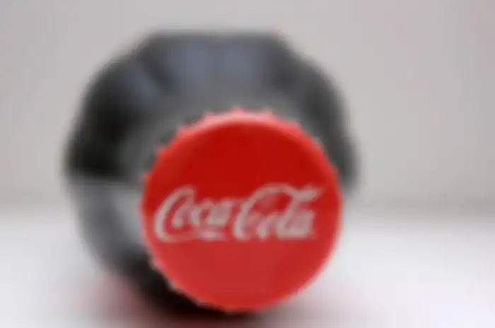 Coca-cola. Menurut audit tahunan milik gerakan Break Free From Plastic, Coca-Cola, PepsiCo, dan Nestlé dinobatkan sebagai polutan plastik terbesar di dunia selama tiga tahun berturut-turut