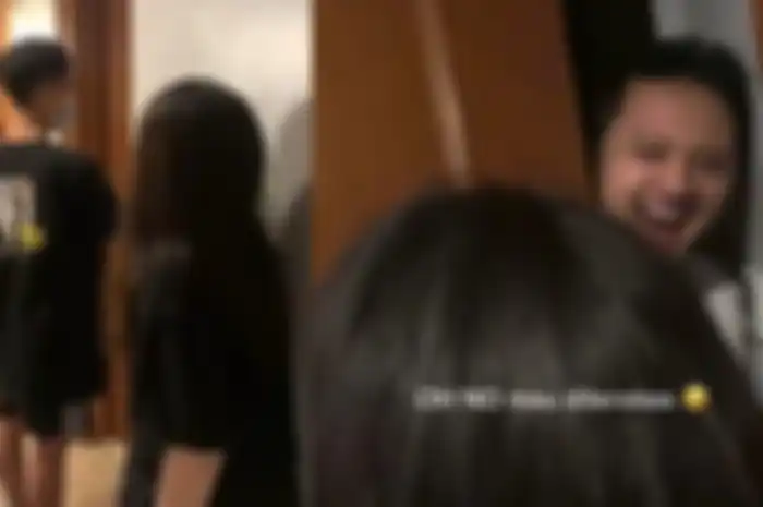 Kisah seorang perempuan yang dijahili keluarga saat malam pertama, menjadi viral di media sosial. 