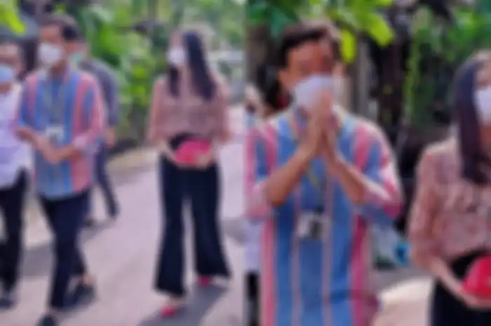 Tampilan Selvi Ananda saat Nyoblos di TPS