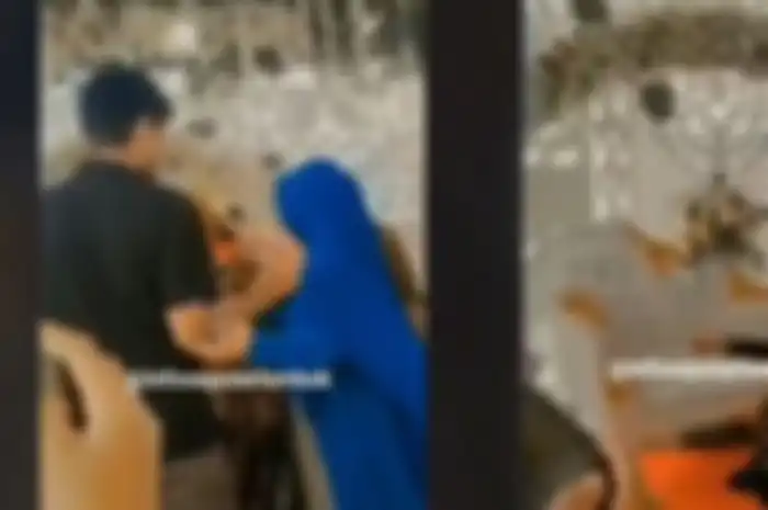 Viral mantan datang resepsi pernikahan, mempelai wanita teriak histeris hingga pingsan.