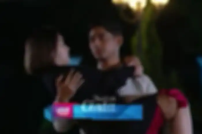 Salah satu adegan gendong Amanda Manopo dan Arya Saloka di sinetron Ikatan Cinta