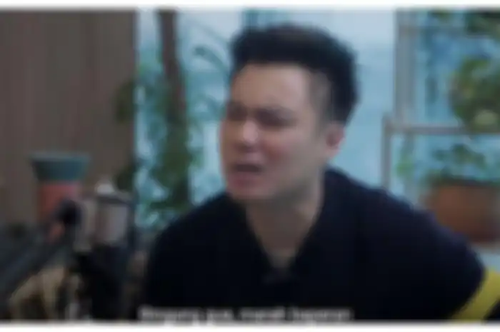 Baim Wong di acara Ngobrol Sore Sesukanya bareng Putri Tanjung. Baim Wong keluhkan sifat istrinya, Paula Verhoeven, Jumat (12/11/2020). 