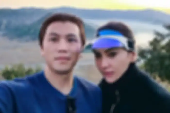 Syahrini dan Reino Barack
