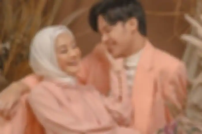 Dinda Hauw dan Rey Mbayang