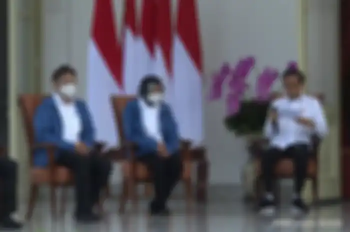 Menteri baru yang ditunjuk Presiden Jokowi gunakan jaket biru saat diperkenalkan