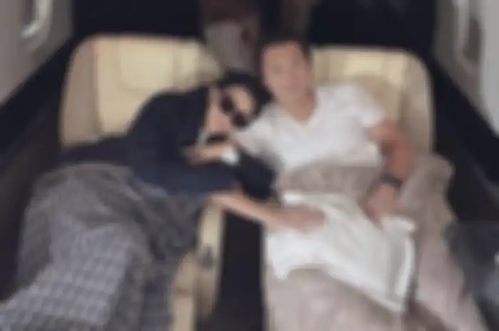 Syahrini dan Reino Barack.