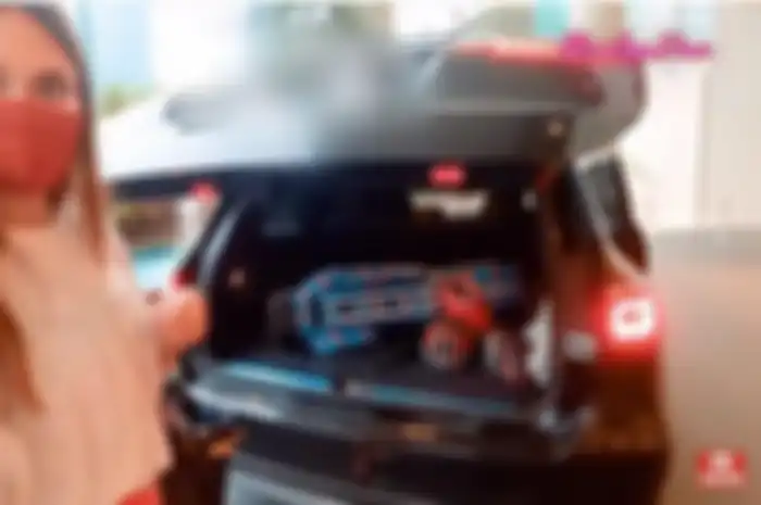 Mobil baru Luna Maya