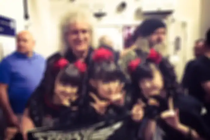 Momen ketika BABYMETAL bertemu gitaris Queen, Brian May