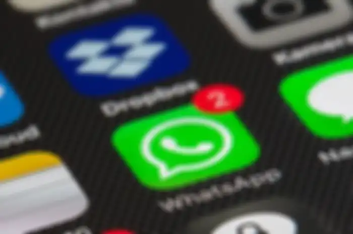WhatsApp jadi sorotan karena bikin kebijakan baru.