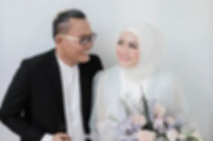 Dikabarkan tengah berbadan dua, Nathalie Holscher justru kian lemas hingga kerap melamun, ada apa gerangan?