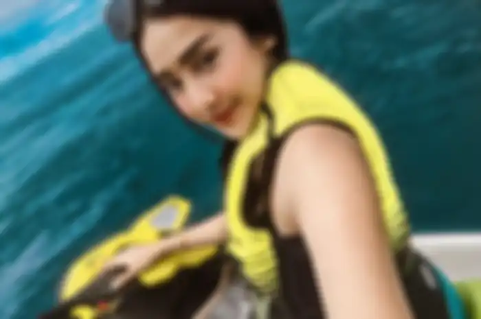  Anya Geraldine
