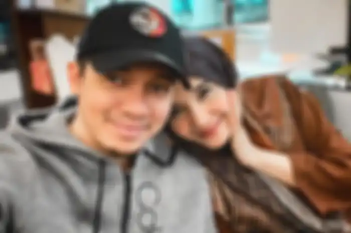Irwansyah dan Zaskia Sungkar