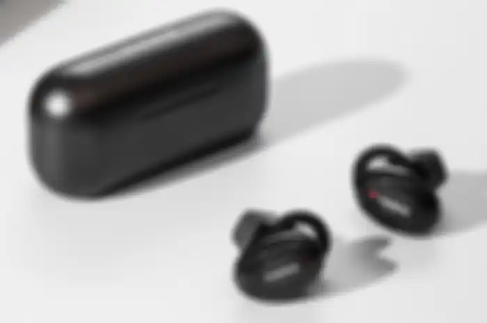 1More True Wireless ANC In-Ear Headphones earbuds kiri kanan dan casing charger