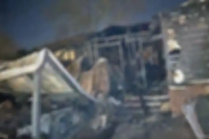 Puing sisa kebakaran rumah keluarga Rivera di Waco, Texas