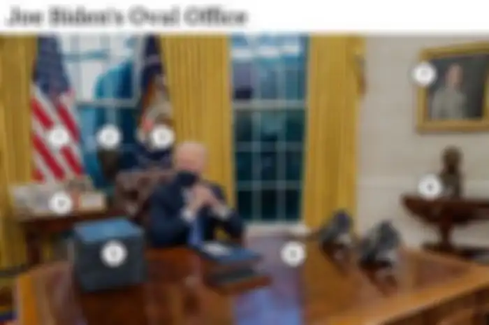 Joe Biden dan ruang kerjanya di Oval Office.