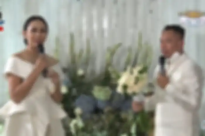 Vicky Prasetyo melamar kekasihnya, Kalina Ocktaranny  