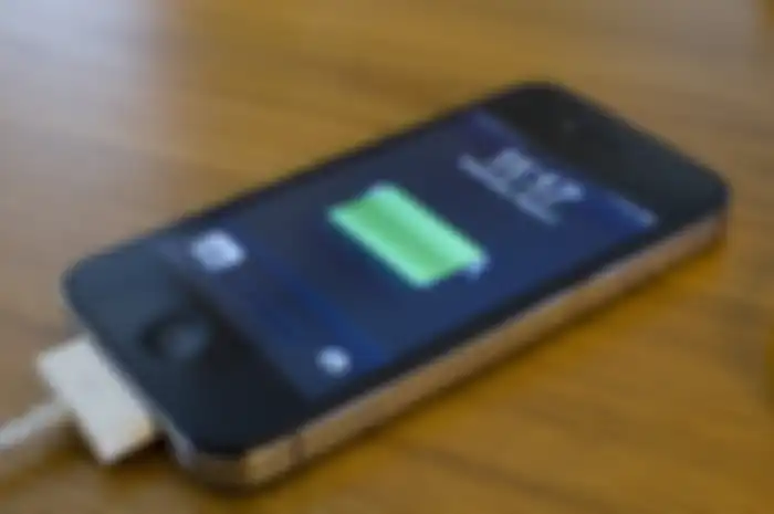 Charge handphone hingga penuh