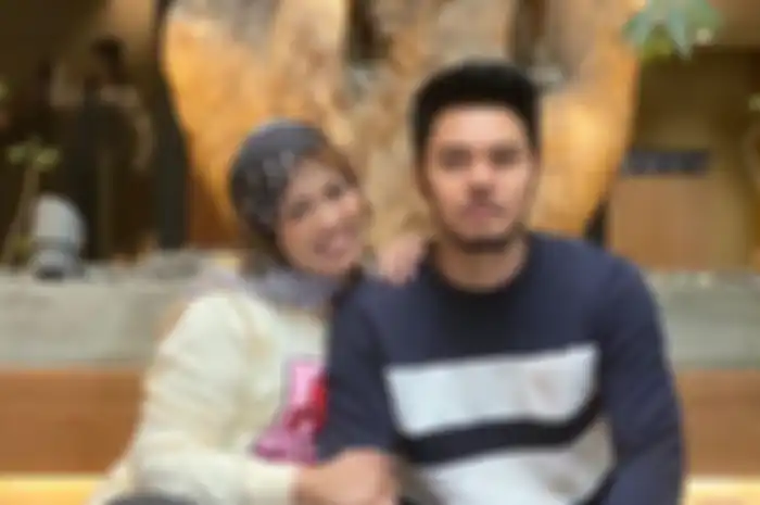 Elly Sugigi dan Irwan Aher