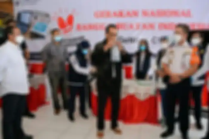 Menteri Perhubungan Budi Karya Sumadi saat meninjau langsung penggunaan alat GeNose C19 di Terminal Kampung Rambutan, Minggu (24/1/2021). 