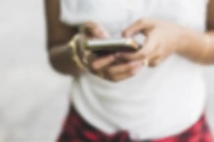 Mengatur jarak antara mata dan handphone