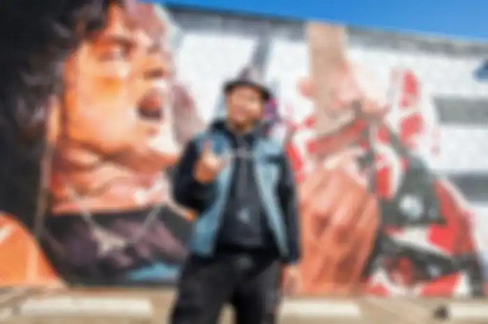 Robert Vargas di depan Mural Eddie Van Halen, Los Angeles