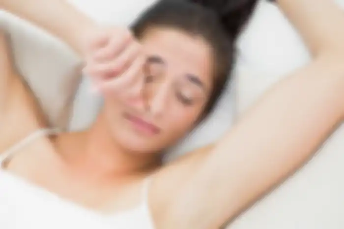 Ilustrasi tidur dengan rambut diikat