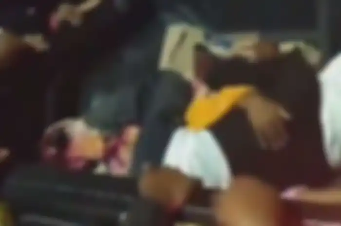 Tangkapan layar video viral dua orang pelukan diduga gancet