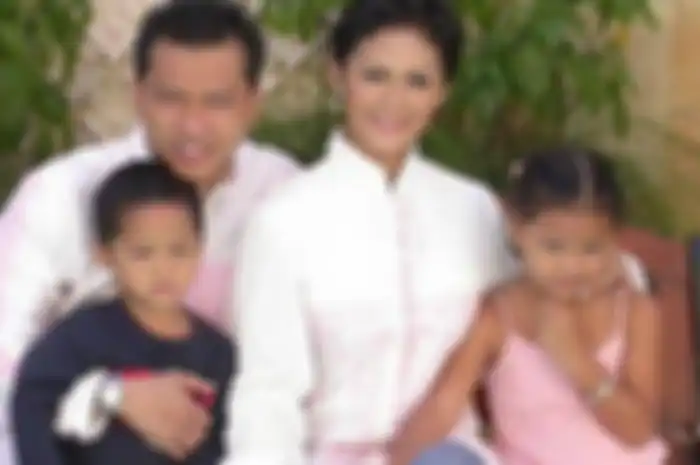 Krisdayanti menangis saat mendapatkan pertanyaan polos Aurel Hermansyah