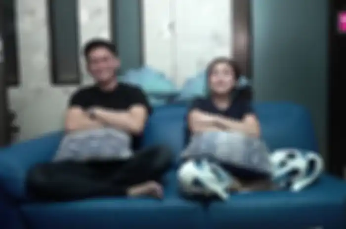 Penyanyi Ayu Ting Ting dengan kekasihnya, Adit Jayusman.