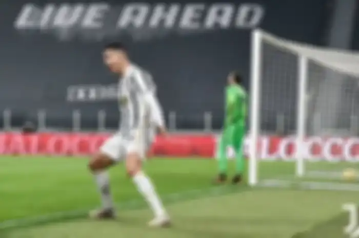Megabintang Juventus, Cristiano Ronaldo, merayakan gol yang dicetak ke gawang AS Roma dalam laga Liga Italia di Stadion Allianz, Sabtu (6/2/2021).