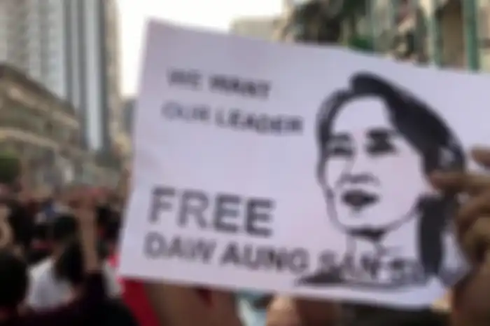 Demonstrasi melawan militer yang berkuasa di Myanmar.
