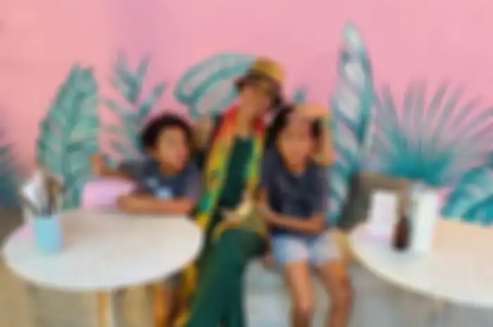 Marcella Zalianty bersama kedua putranya