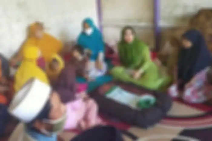 Siti Zainah di Desa Sukapura, Kecamatan Cidaun, Kabupaten Cianjur tiba-tiba melahirkan tanpa merasa hamil.