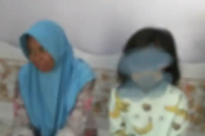 Pariyem bersama putrinya yang berusia 12 tahun. 