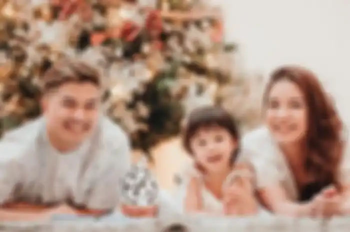 Glenn Alinskie dan Chelsea Olivia dan kedua anak mereka, Natusha dan Dante