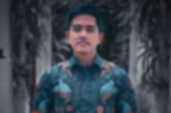 Kaesang Pangarep Kenakan Kemeja Batik