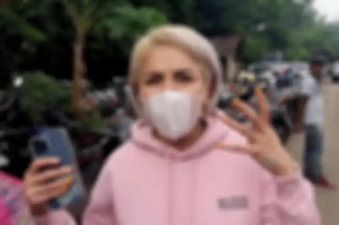 Nikita Mirzani saat dijumpai usai membuat surat kelakuan baik di Polres Metro Jakarta Barat, kawasan Slipi, Rabu (24/2/2021).