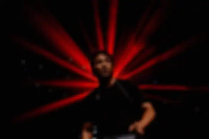 Ada banyak cerita lucu dibalik kolaborasi musik yang dijalani 7 musisi dan mereka sepakat Sal Priadi pecah banget di sini