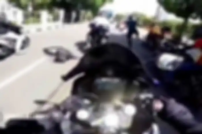 Tangkapan Layar Video Moge ditendang Paspampres