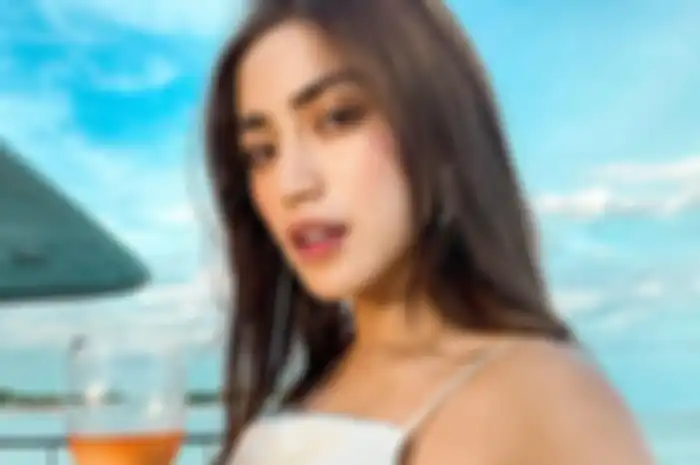 Kenakan pakaian adat Bali, penampilan Jedar manglingi hingga unggah potret bareng lelaki tampan disertai caption mesra