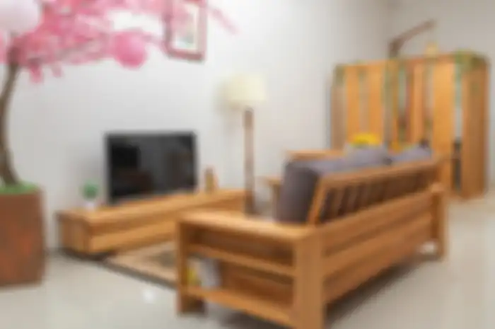 Furnitur Ganko Oyaji disambung tanpa paku dan finishing pernis cat.